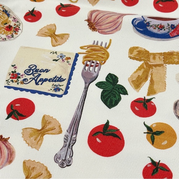 Lisa Says Gah Buon Appetito Robyn Jean - Picture 10 of 10